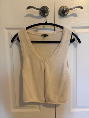Dynamite Cream V-Neck Sleeveless Knit Tank Top